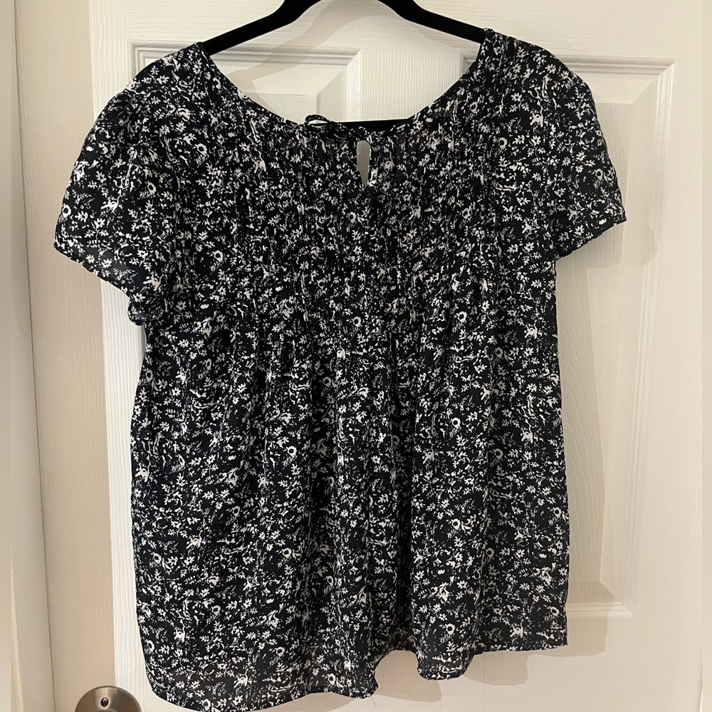 Floral print women’s blouse. Size M/L